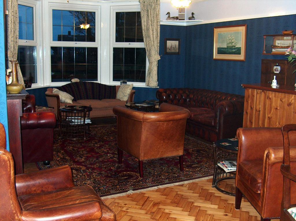 Crossways House Bed And Breakfast East Cowes Exteriör bild